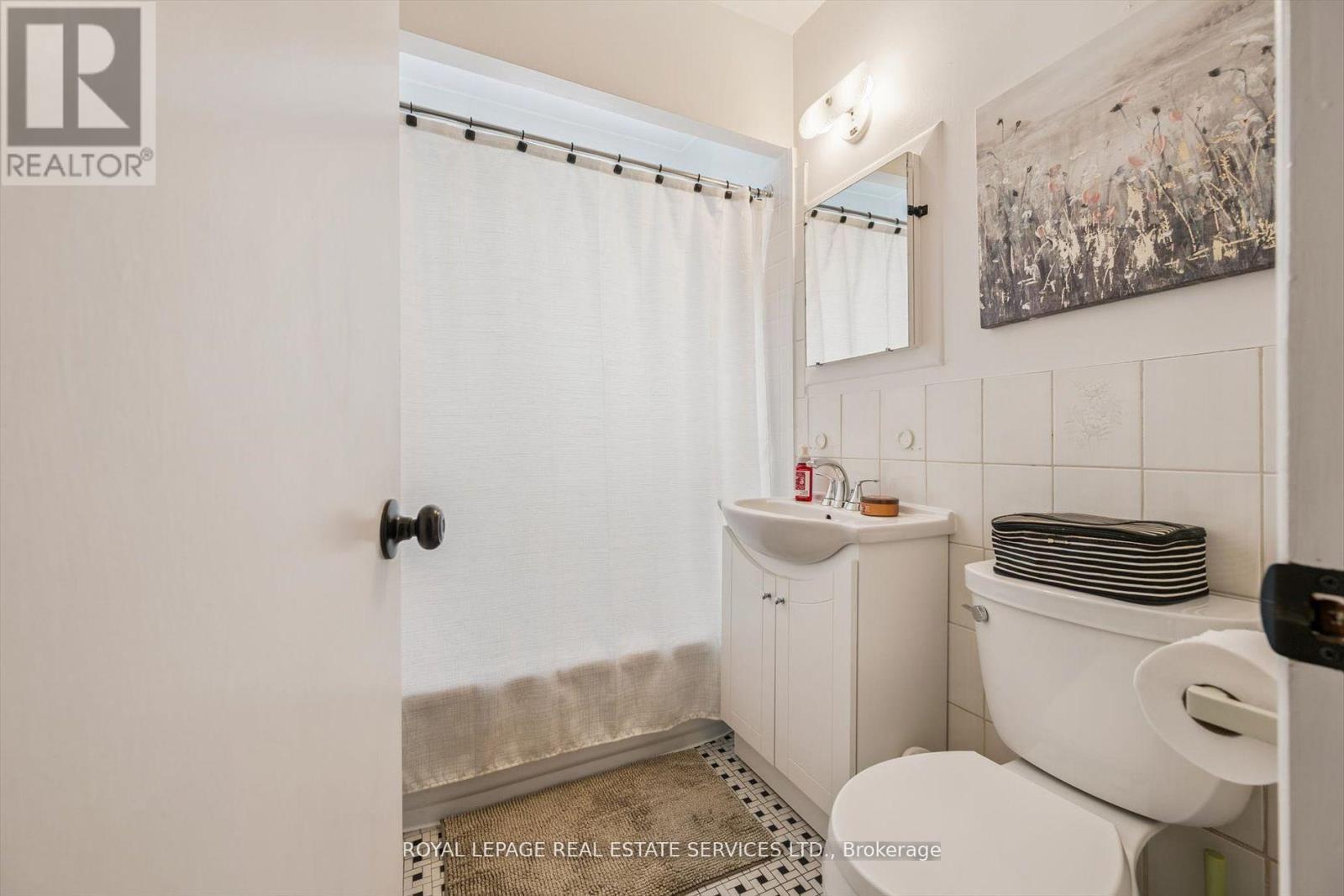 












19 DOVER DRIVE N

,
Toronto,




Ontario
M8W1V7

