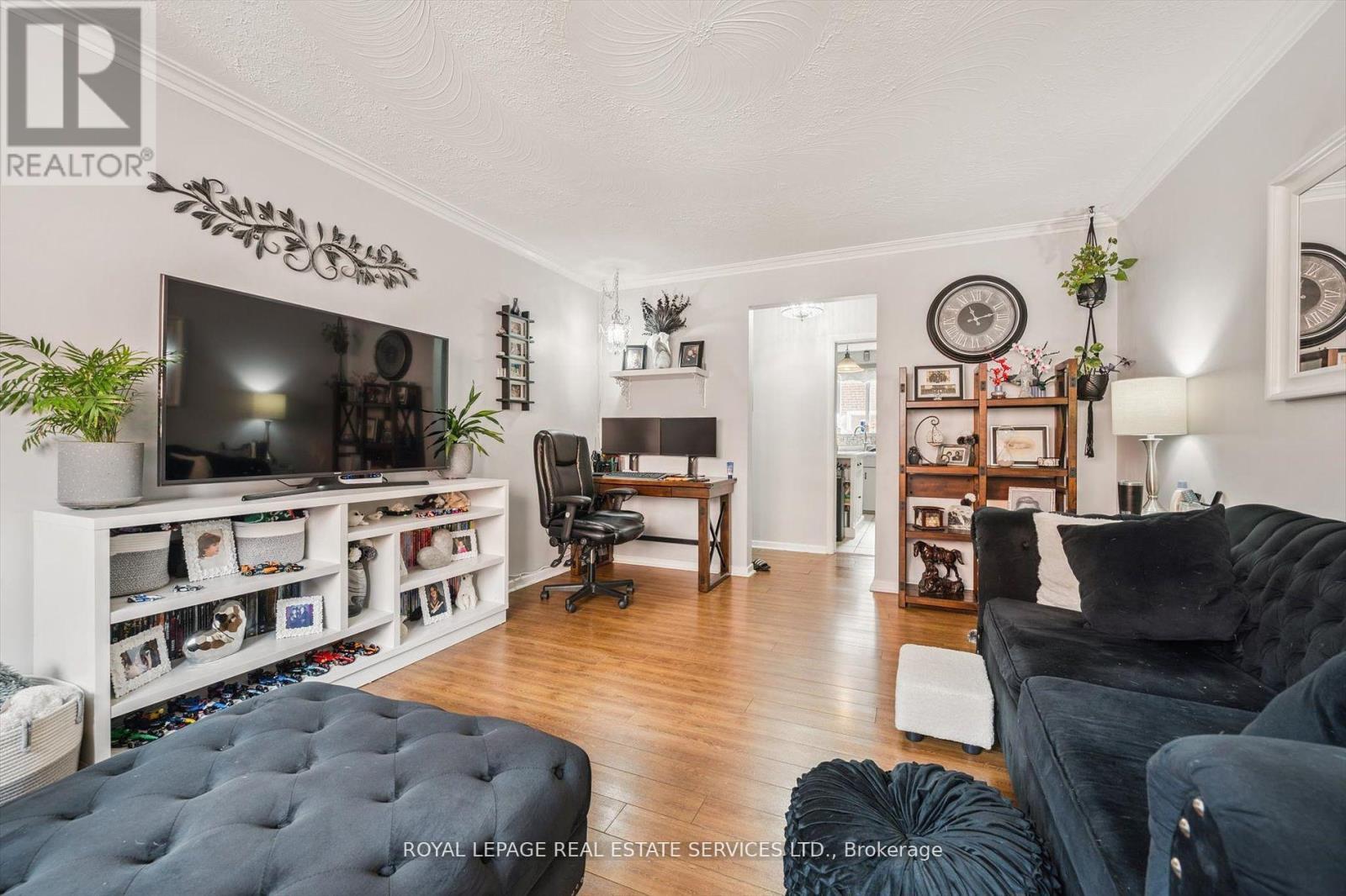












19 DOVER DRIVE N

,
Toronto,




Ontario
M8W1V7

