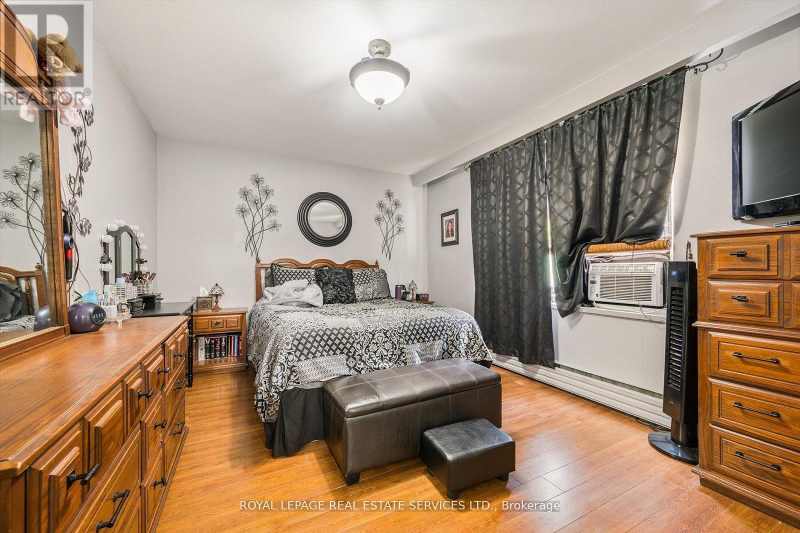 












19 DOVER DRIVE N

,
Toronto,




Ontario
M8W1V7

