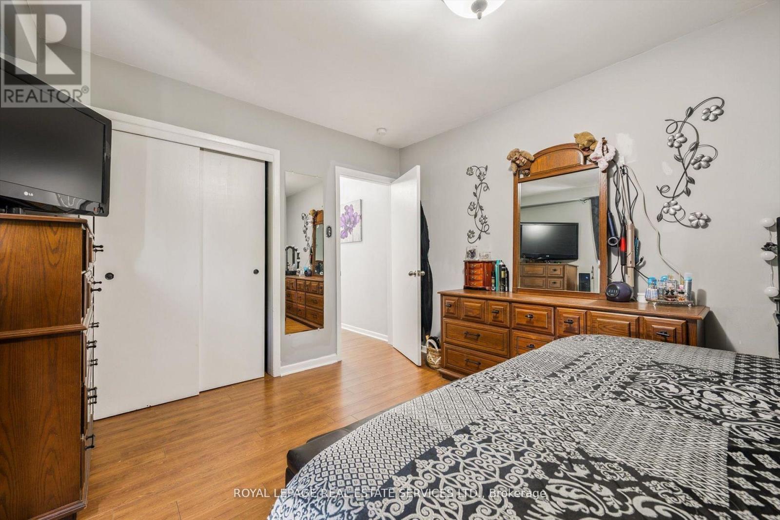 












19 DOVER DRIVE N

,
Toronto,




Ontario
M8W1V7

