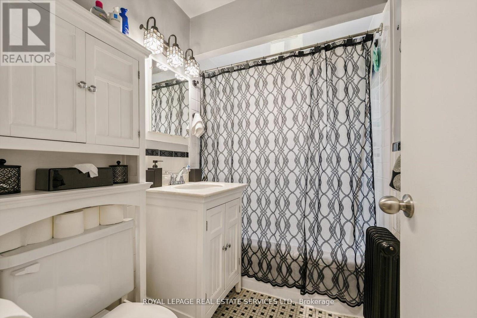 












19 DOVER DRIVE N

,
Toronto,




Ontario
M8W1V7

