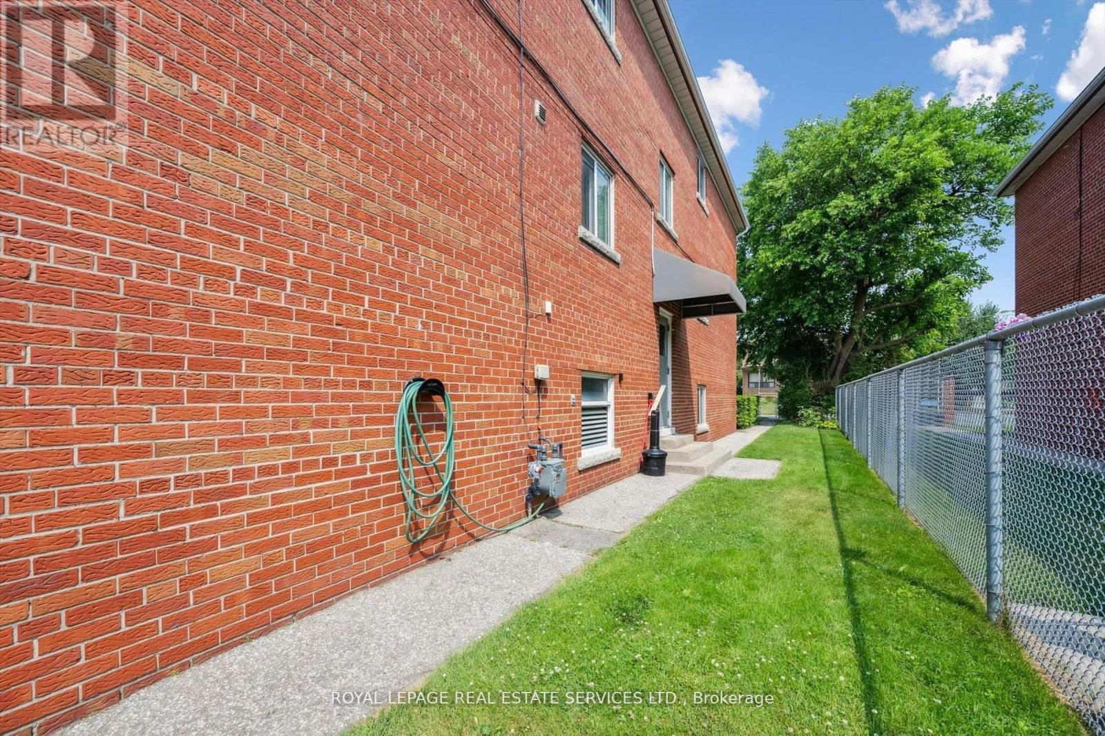 












19 DOVER DRIVE N

,
Toronto,




Ontario
M8W1V7

