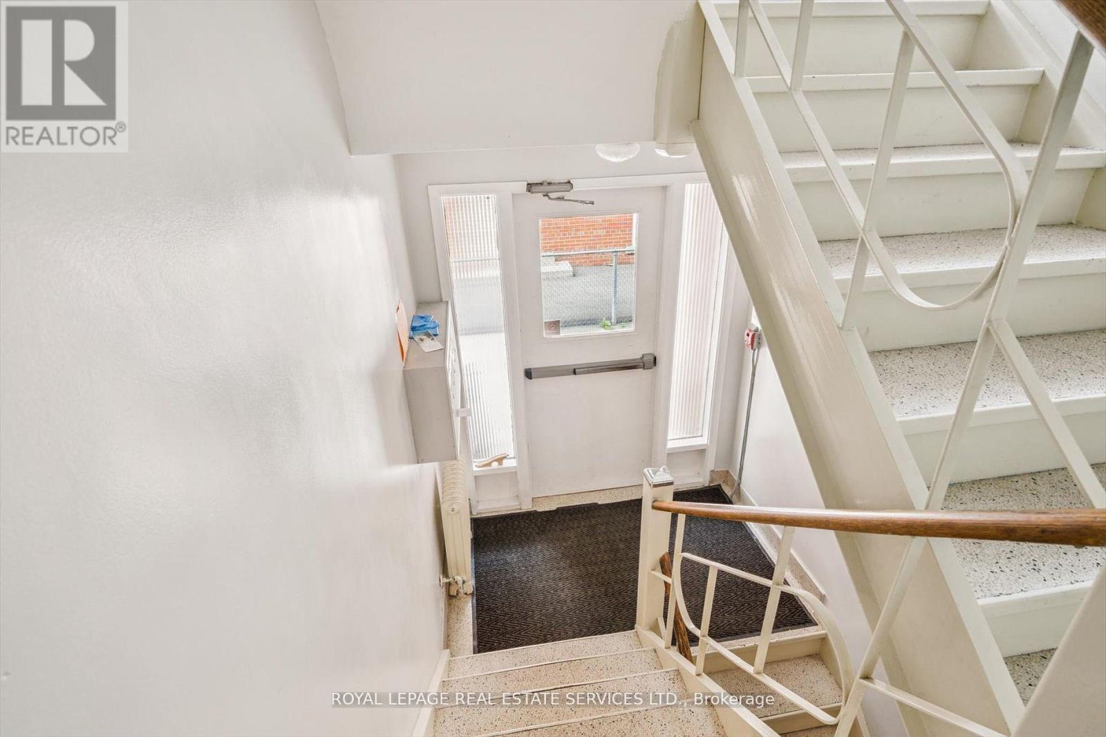 












19 DOVER DRIVE N

,
Toronto,




Ontario
M8W1V7

