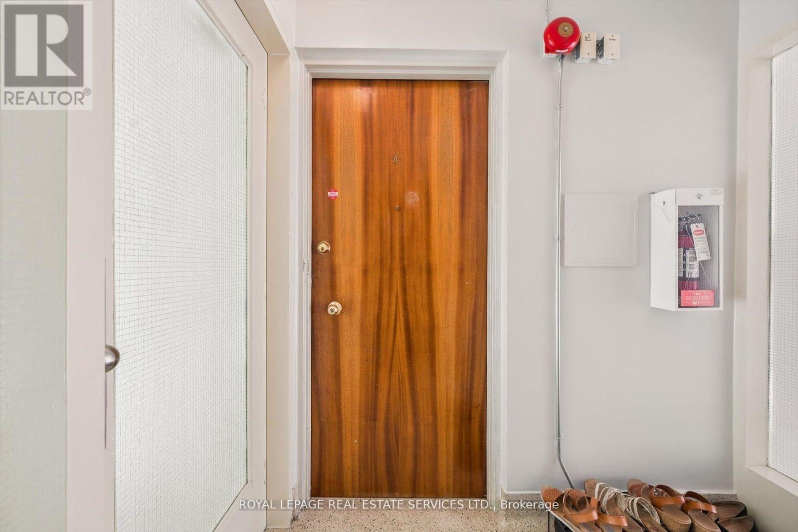 












19 DOVER DRIVE N

,
Toronto,




Ontario
M8W1V7

