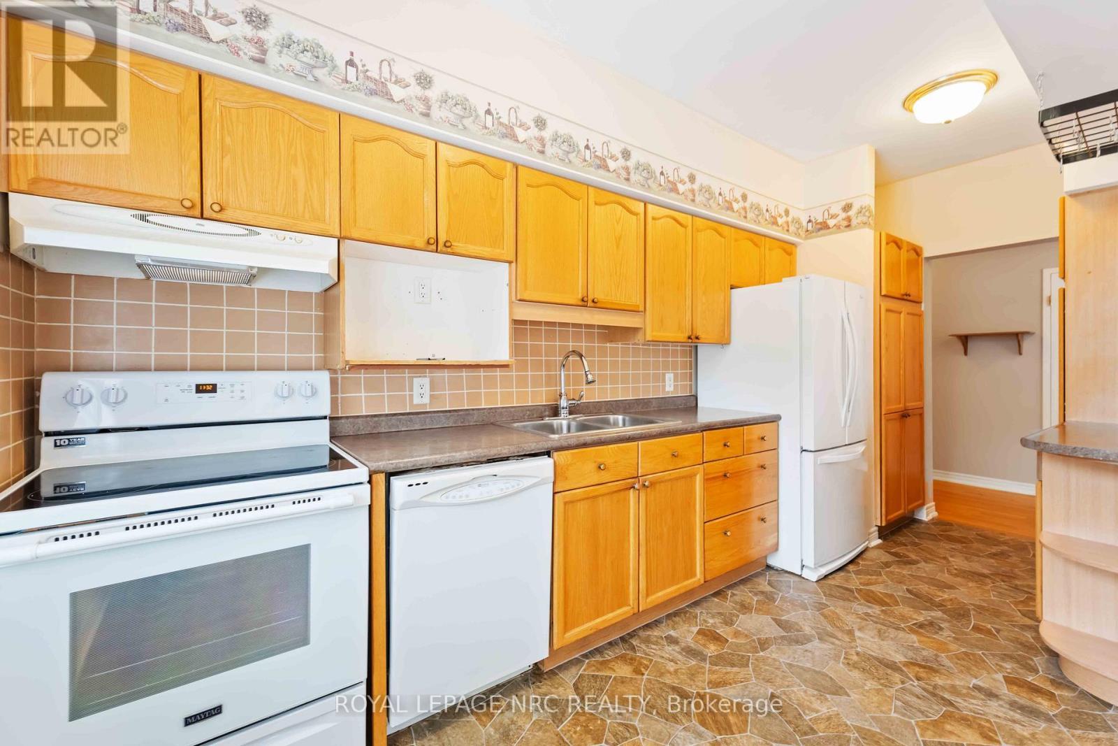 












101 - 55 PELHAM TOWN SQUARE

,
Pelham (Fonthill),




Ontario
L0S1E0

