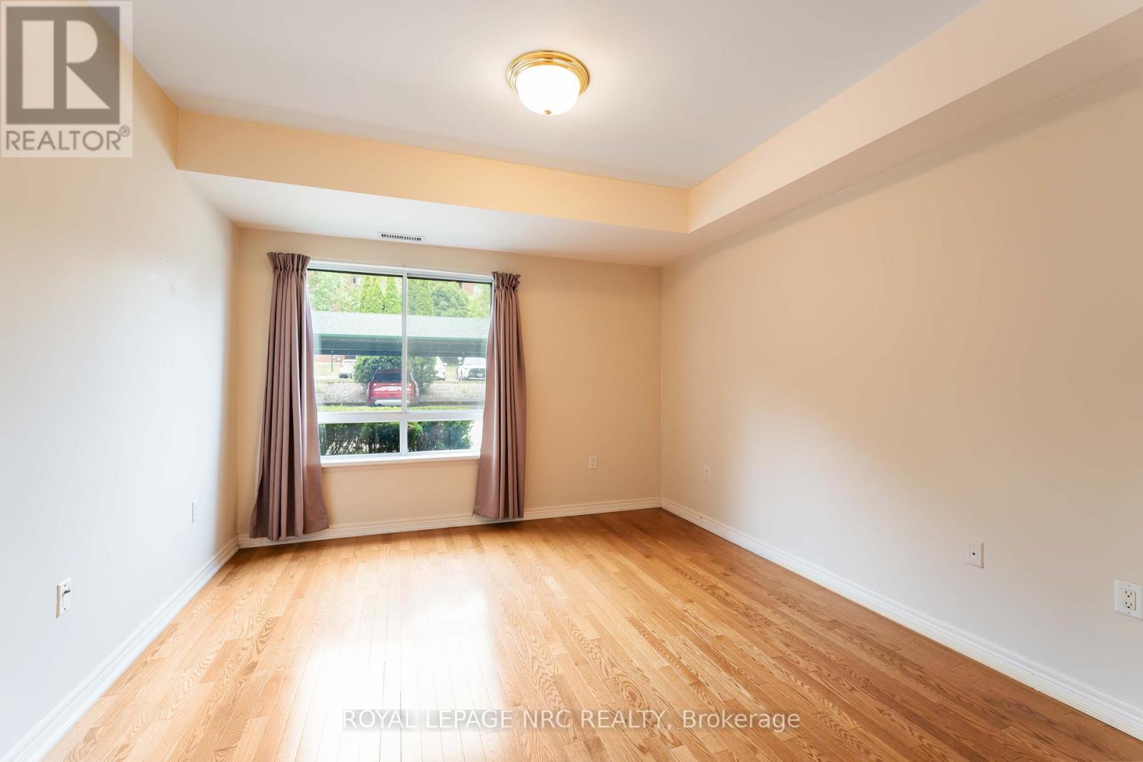 












101 - 55 PELHAM TOWN SQUARE

,
Pelham (Fonthill),




Ontario
L0S1E0

