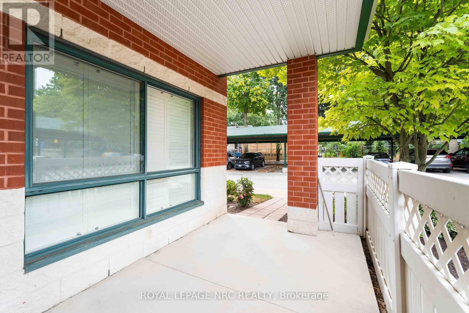












101 - 55 PELHAM TOWN SQUARE

,
Pelham (Fonthill),




Ontario
L0S1E0

