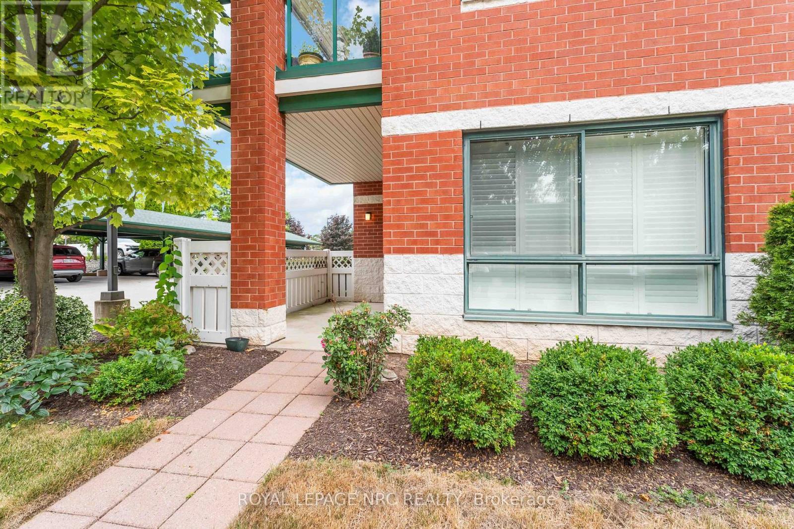 












101 - 55 PELHAM TOWN SQUARE

,
Pelham (Fonthill),




Ontario
L0S1E0

