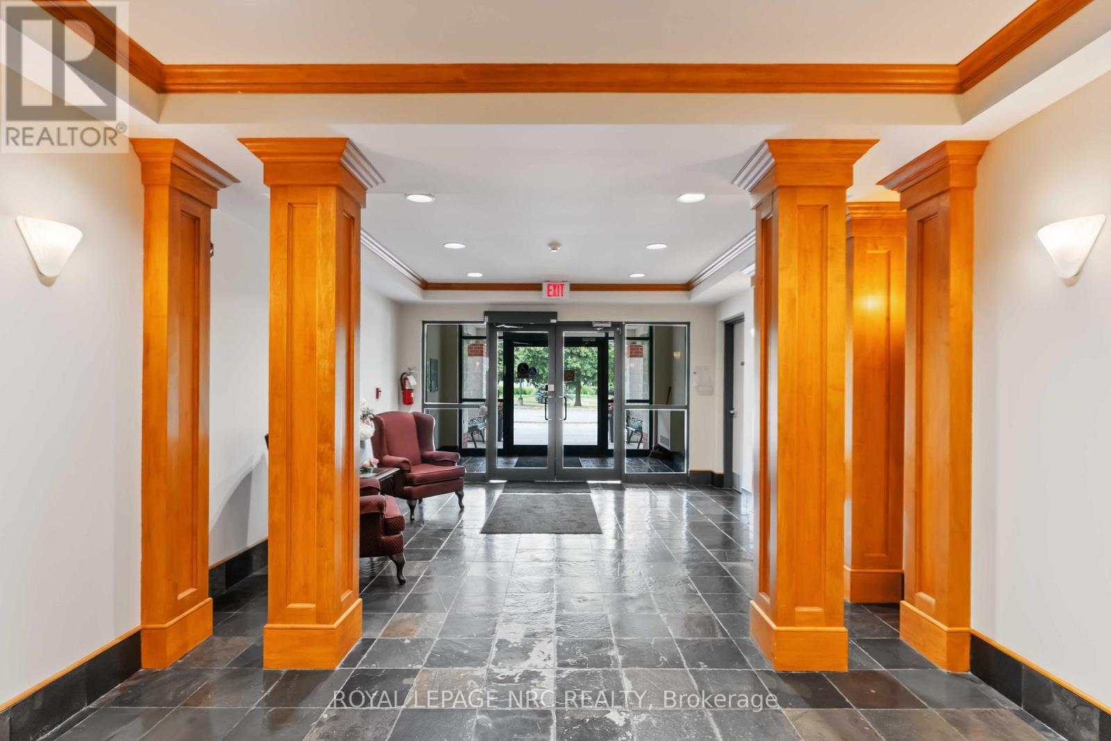 












101 - 55 PELHAM TOWN SQUARE

,
Pelham (Fonthill),




Ontario
L0S1E0

