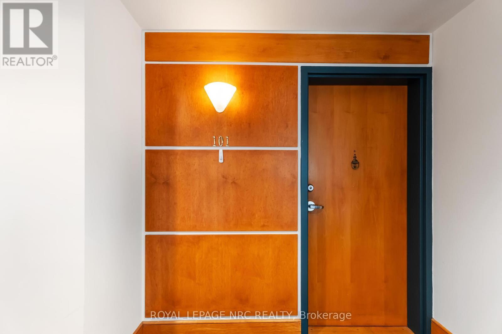 












101 - 55 PELHAM TOWN SQUARE

,
Pelham (Fonthill),




Ontario
L0S1E0

