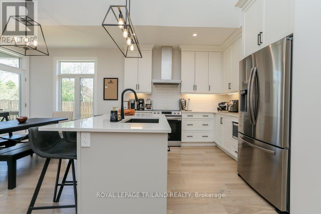 












45 COMPASS TRAIL

,
Central Elgin (Port Stanley),




Ontario
N5L0B4

