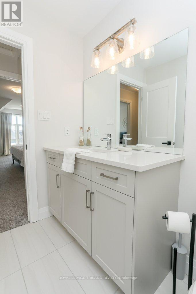 












45 COMPASS TRAIL

,
Central Elgin (Port Stanley),




Ontario
N5L0B4


