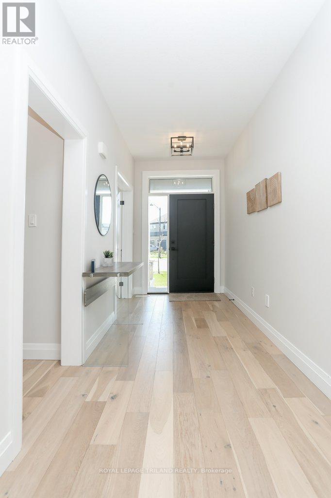












45 COMPASS TRAIL

,
Central Elgin (Port Stanley),




Ontario
N5L0B4

