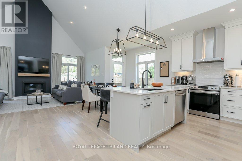 












45 COMPASS TRAIL

,
Central Elgin (Port Stanley),




Ontario
N5L0B4

