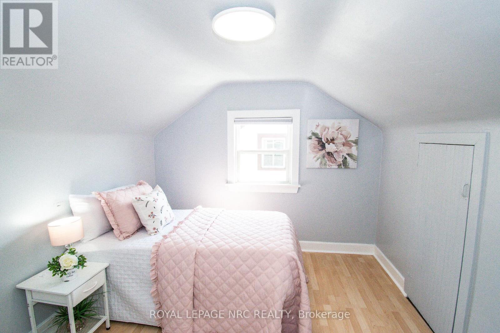 












57 HAMILTON STREET

,
St. Catharines (Western Hill),




Ontario
L2S1K8

