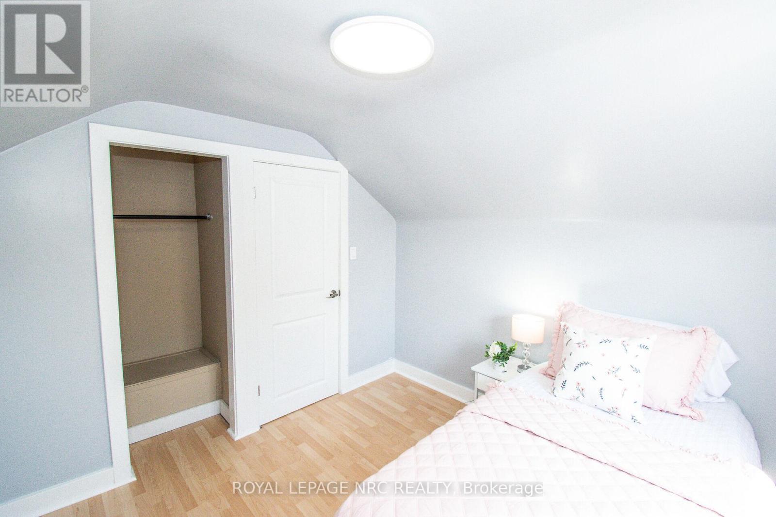 












57 HAMILTON STREET

,
St. Catharines (Western Hill),




Ontario
L2S1K8

