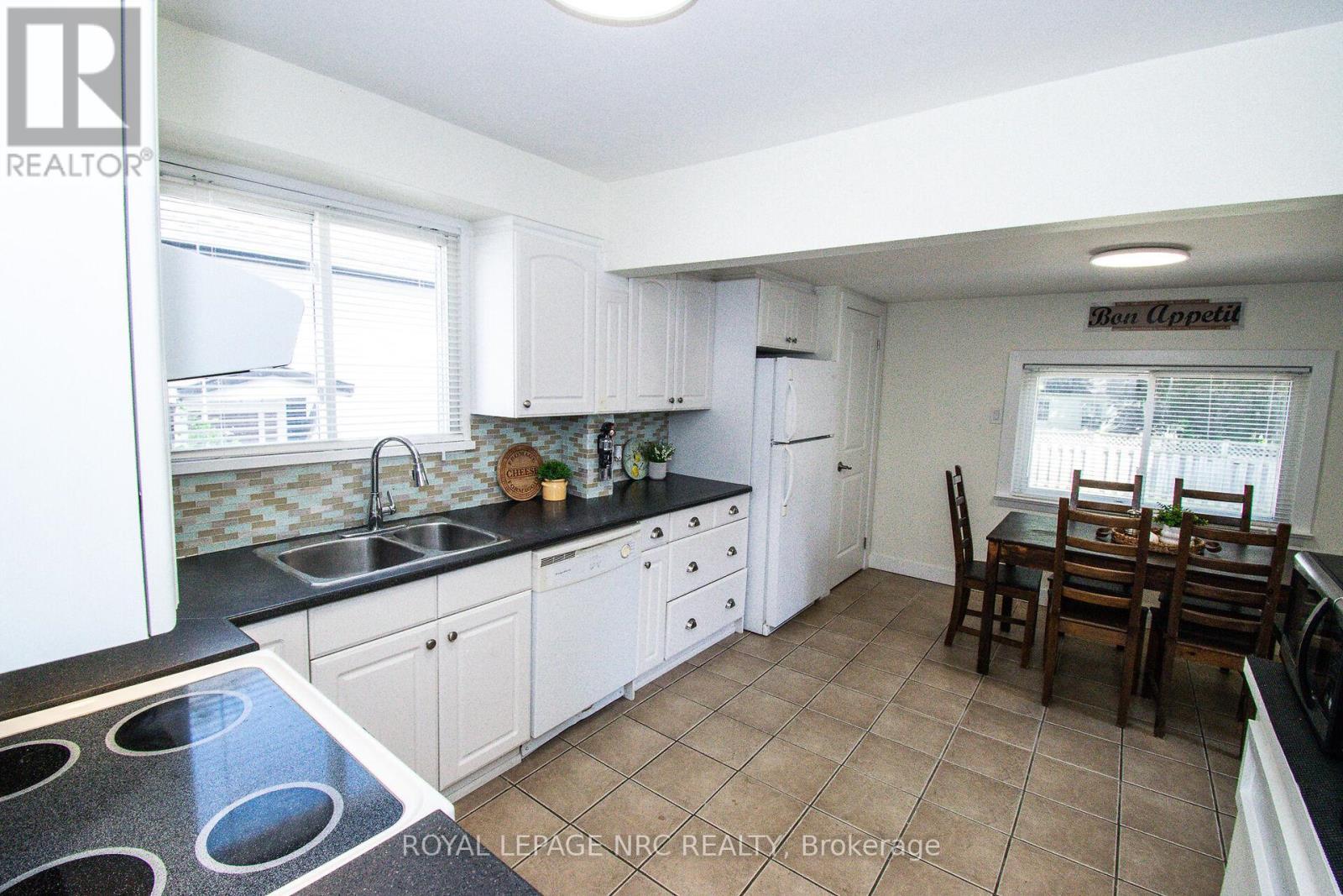 












57 HAMILTON STREET

,
St. Catharines (Western Hill),




Ontario
L2S1K8


