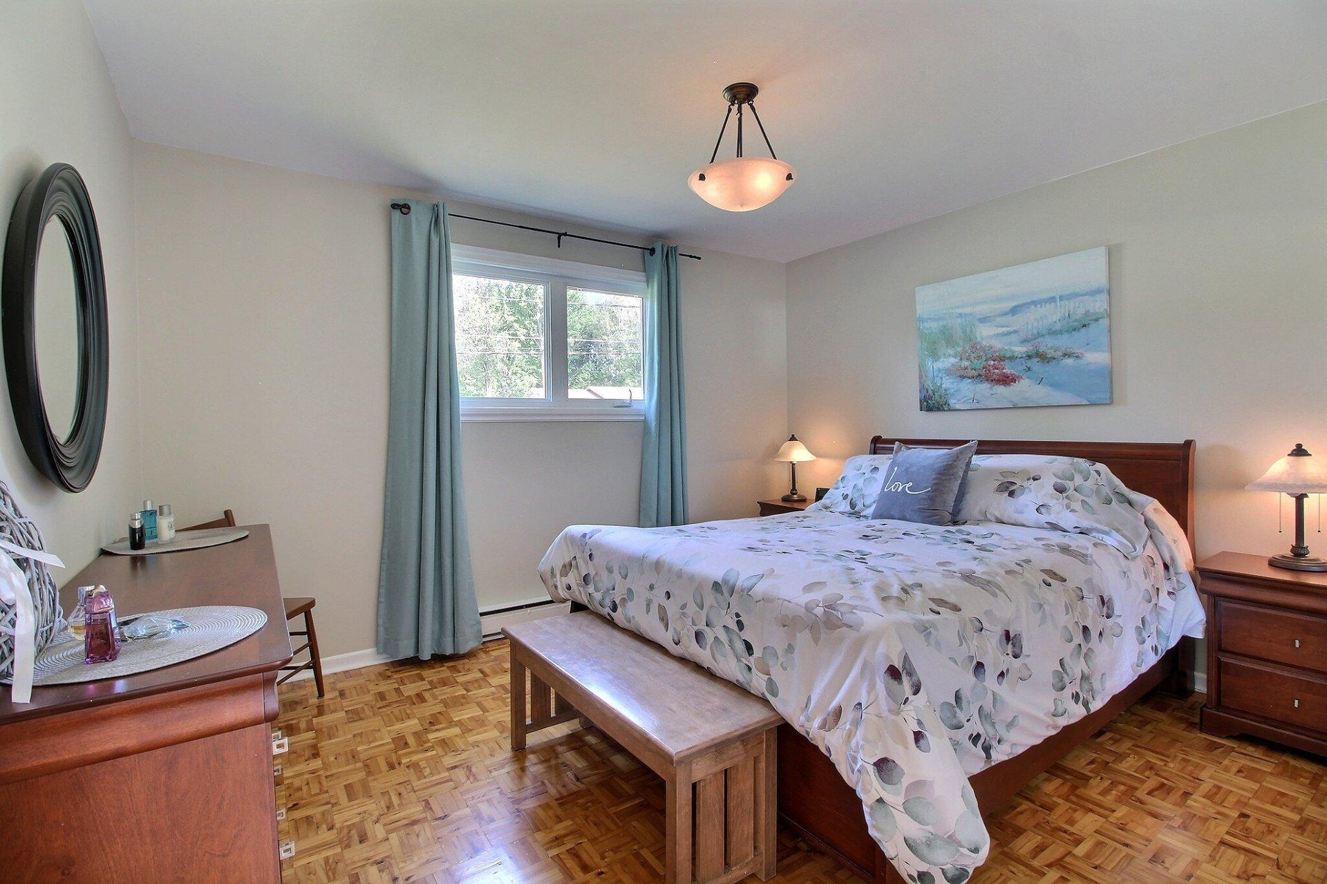 









160


Rue Jean

,
Drummondville,




QC
J2A3K2

