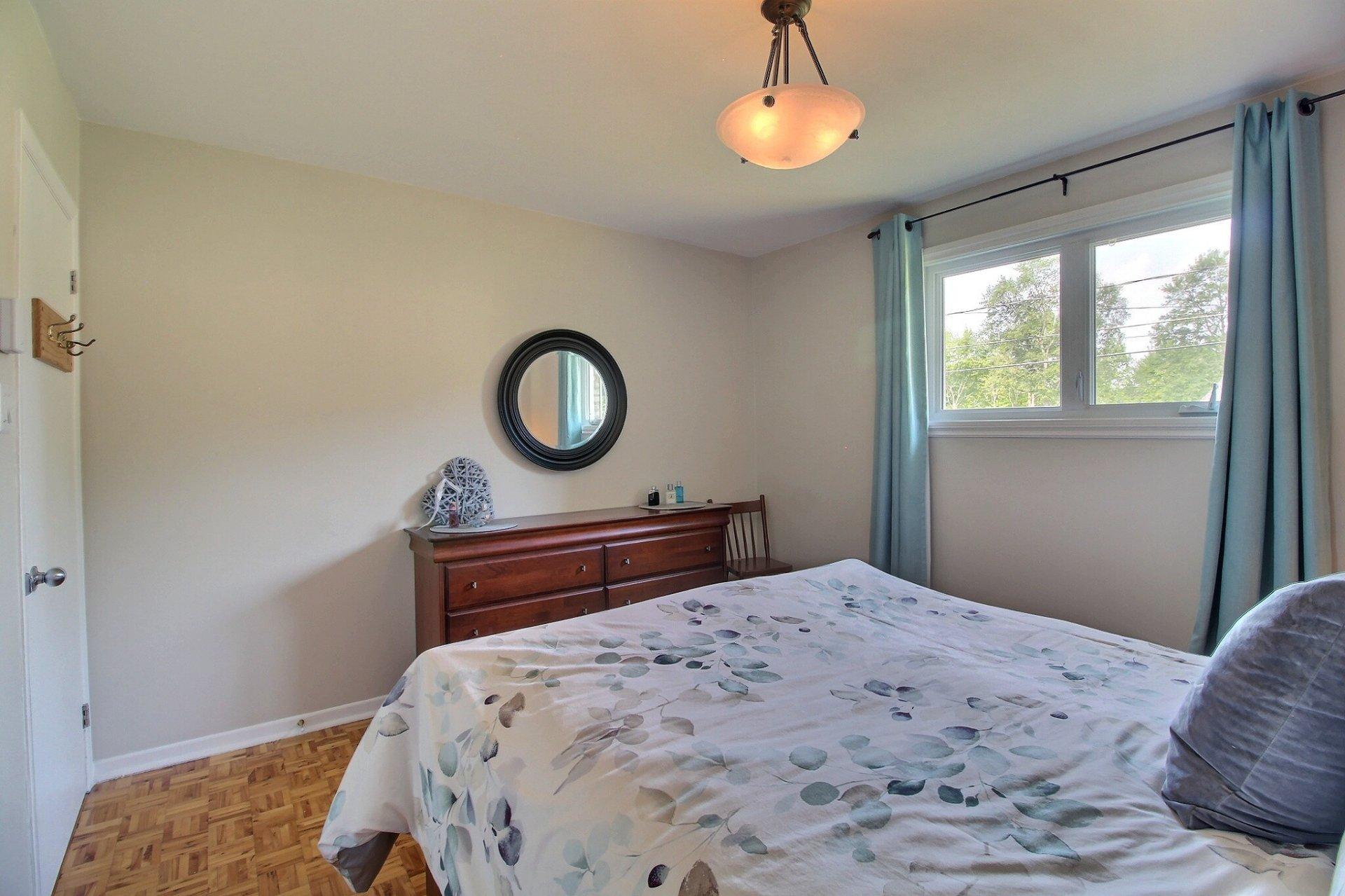 









160


Rue Jean

,
Drummondville,




QC
J2A3K2

