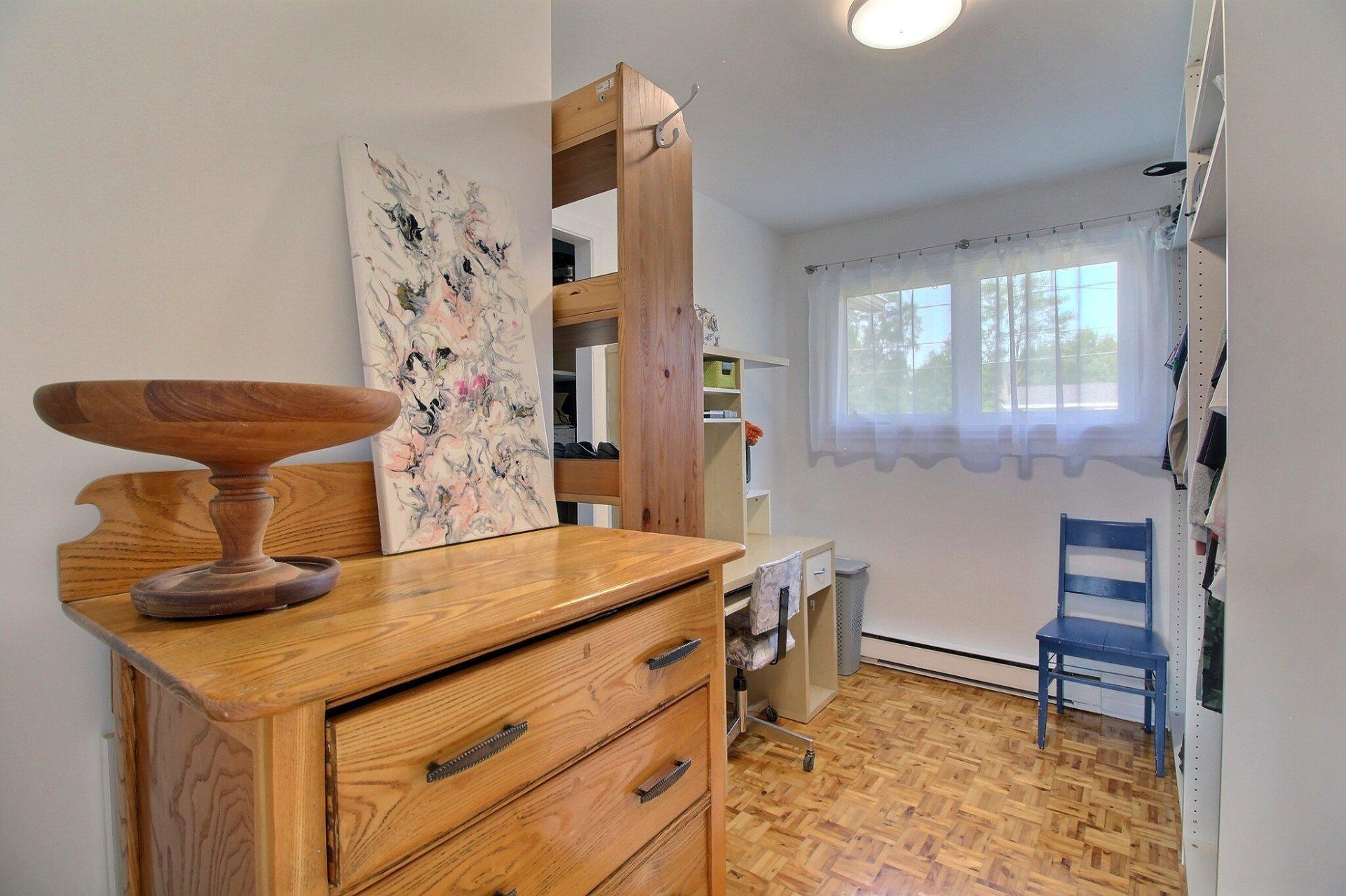 









160


Rue Jean

,
Drummondville,




QC
J2A3K2

