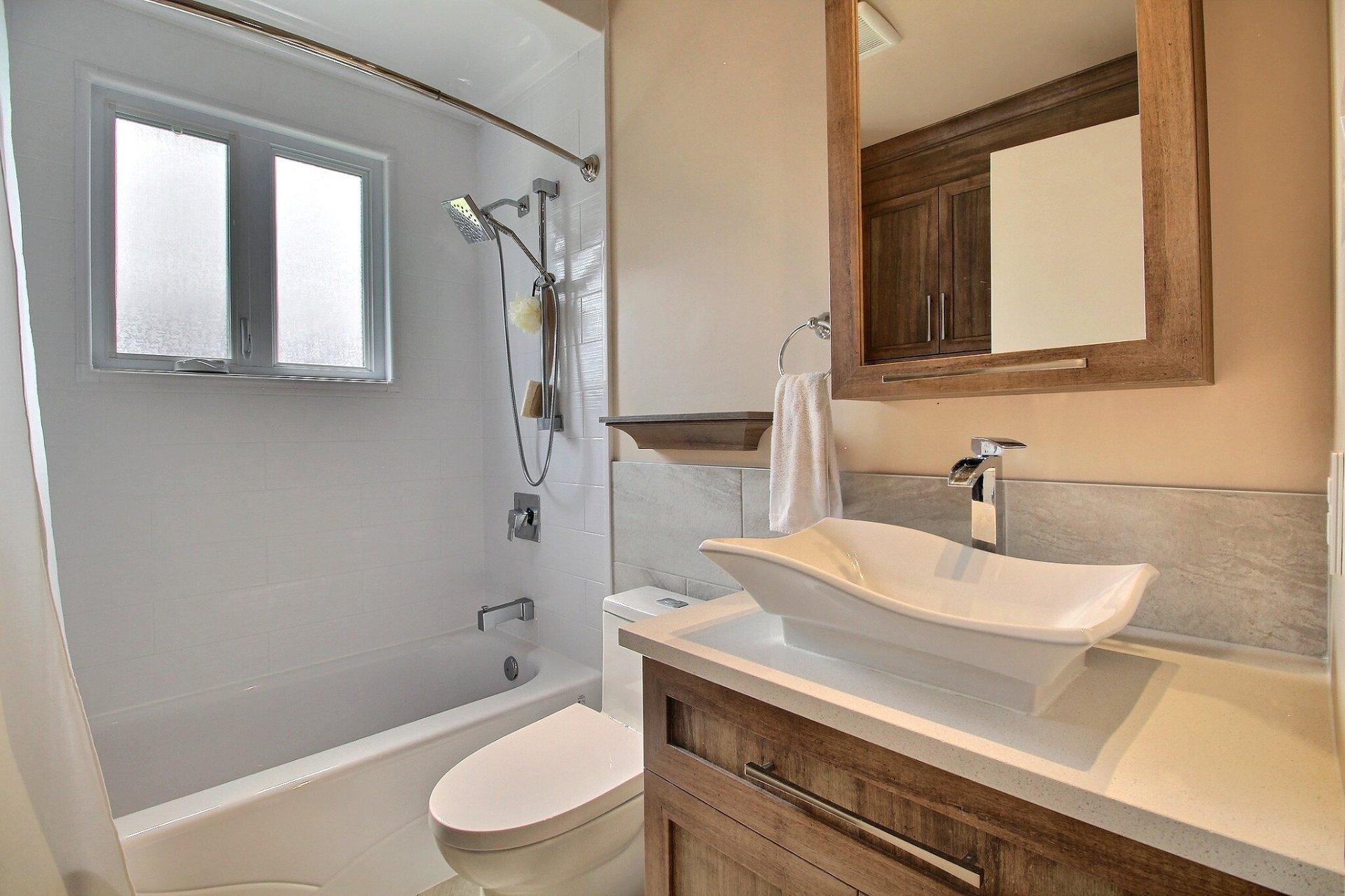 









160


Rue Jean

,
Drummondville,




QC
J2A3K2

