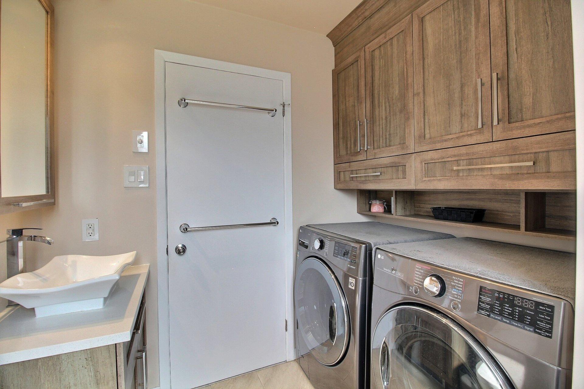 









160


Rue Jean

,
Drummondville,




QC
J2A3K2

