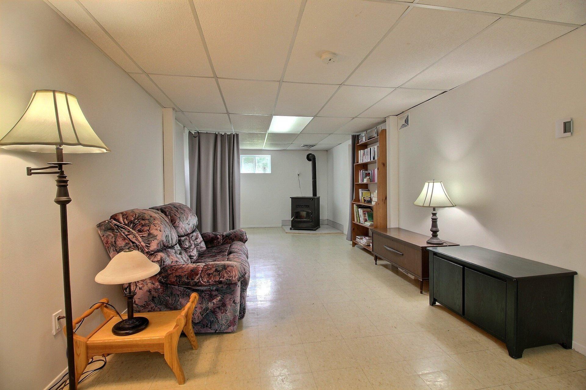 









160


Rue Jean

,
Drummondville,




QC
J2A3K2

