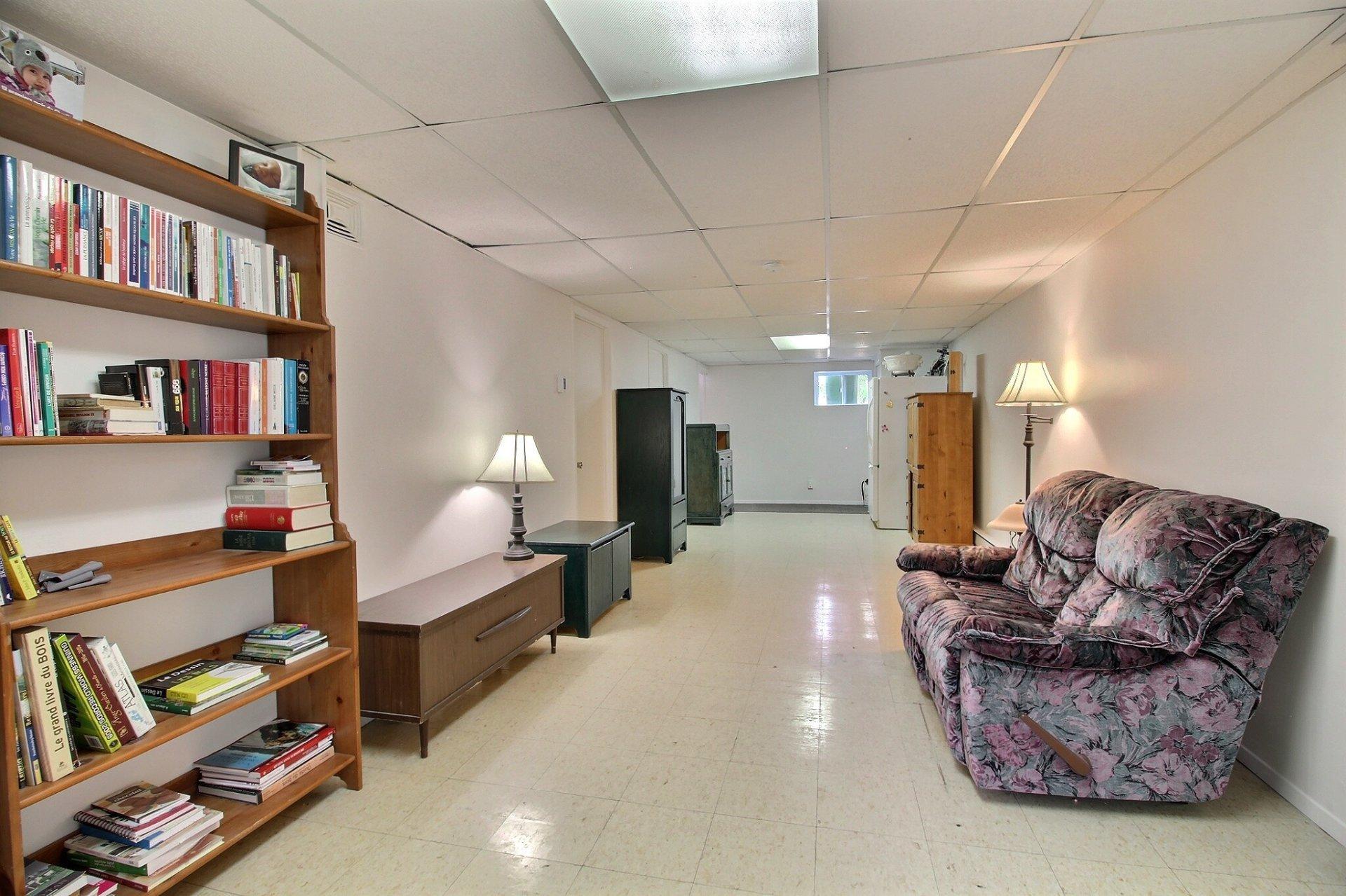 









160


Rue Jean

,
Drummondville,




QC
J2A3K2

