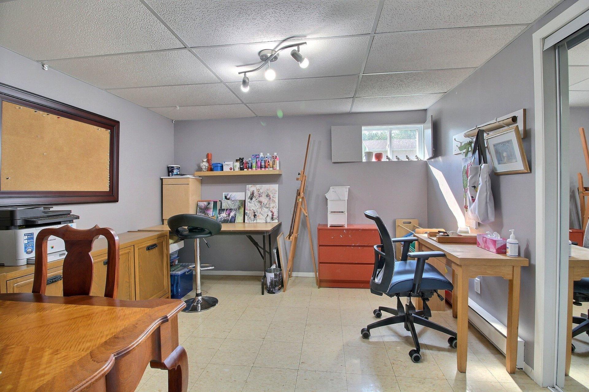 









160


Rue Jean

,
Drummondville,




QC
J2A3K2

