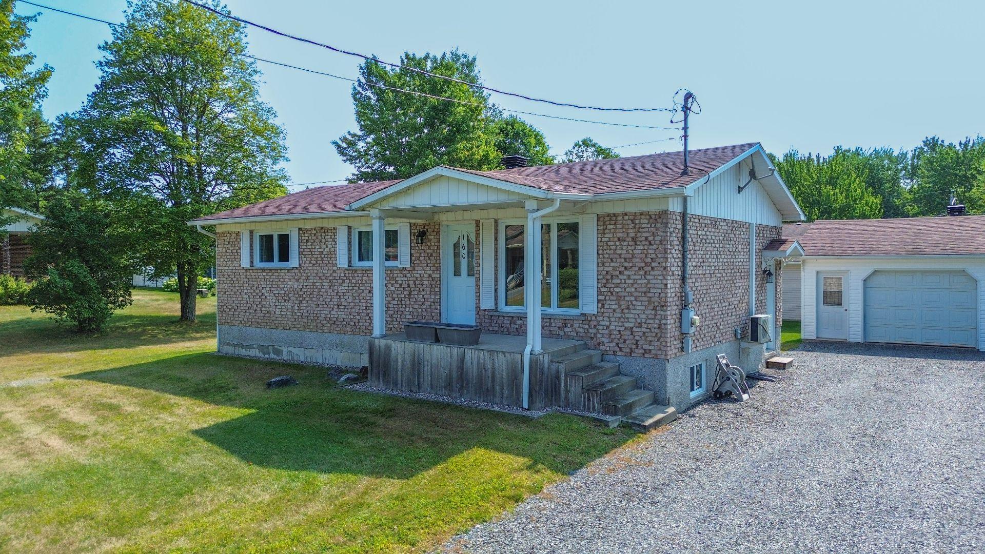 









160


Rue Jean

,
Drummondville,




QC
J2A3K2

