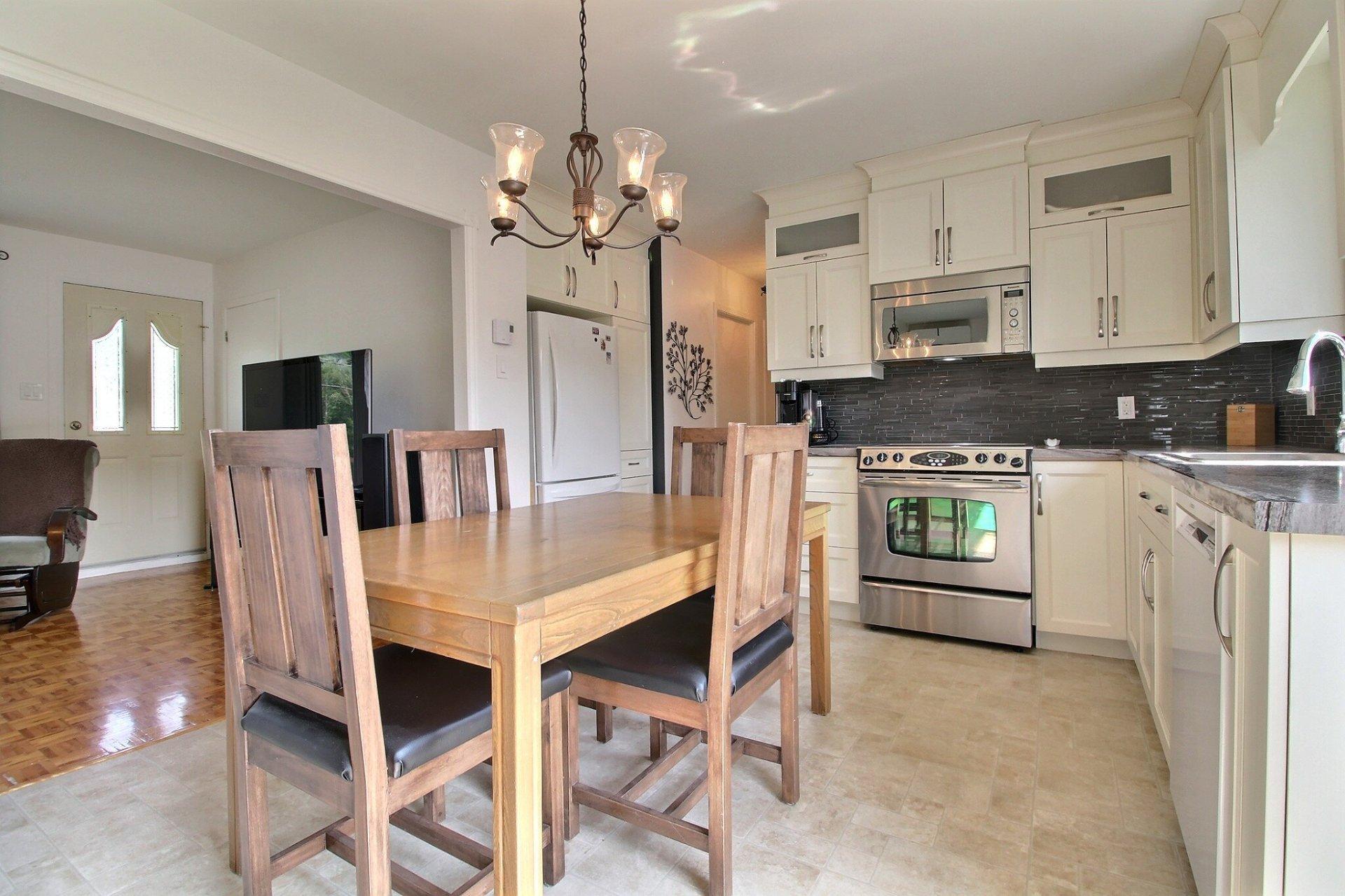 









160


Rue Jean

,
Drummondville,




QC
J2A3K2

