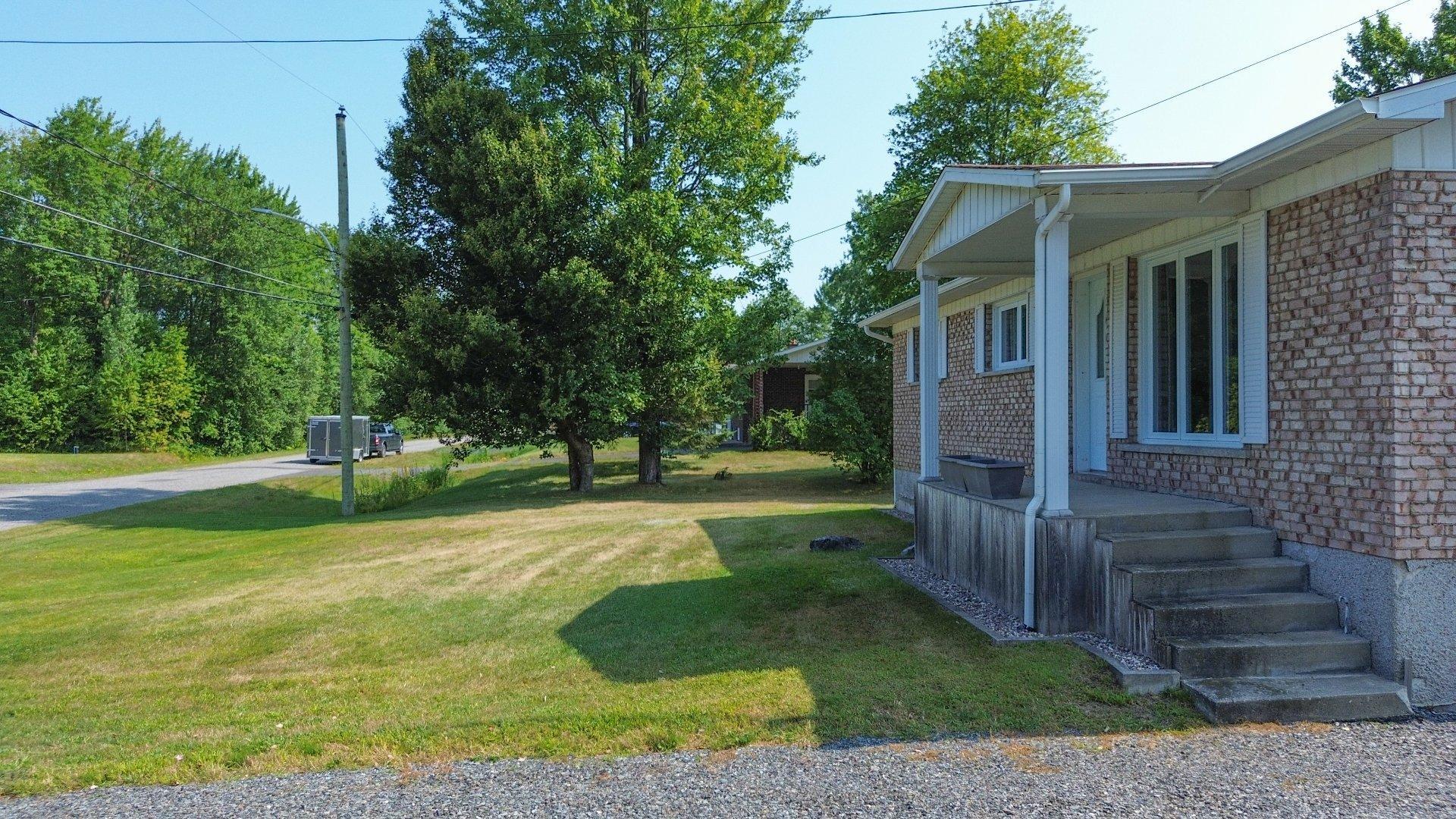 









160


Rue Jean

,
Drummondville,




QC
J2A3K2

