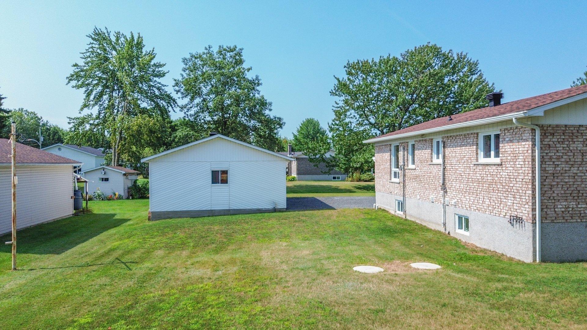 









160


Rue Jean

,
Drummondville,




QC
J2A3K2

