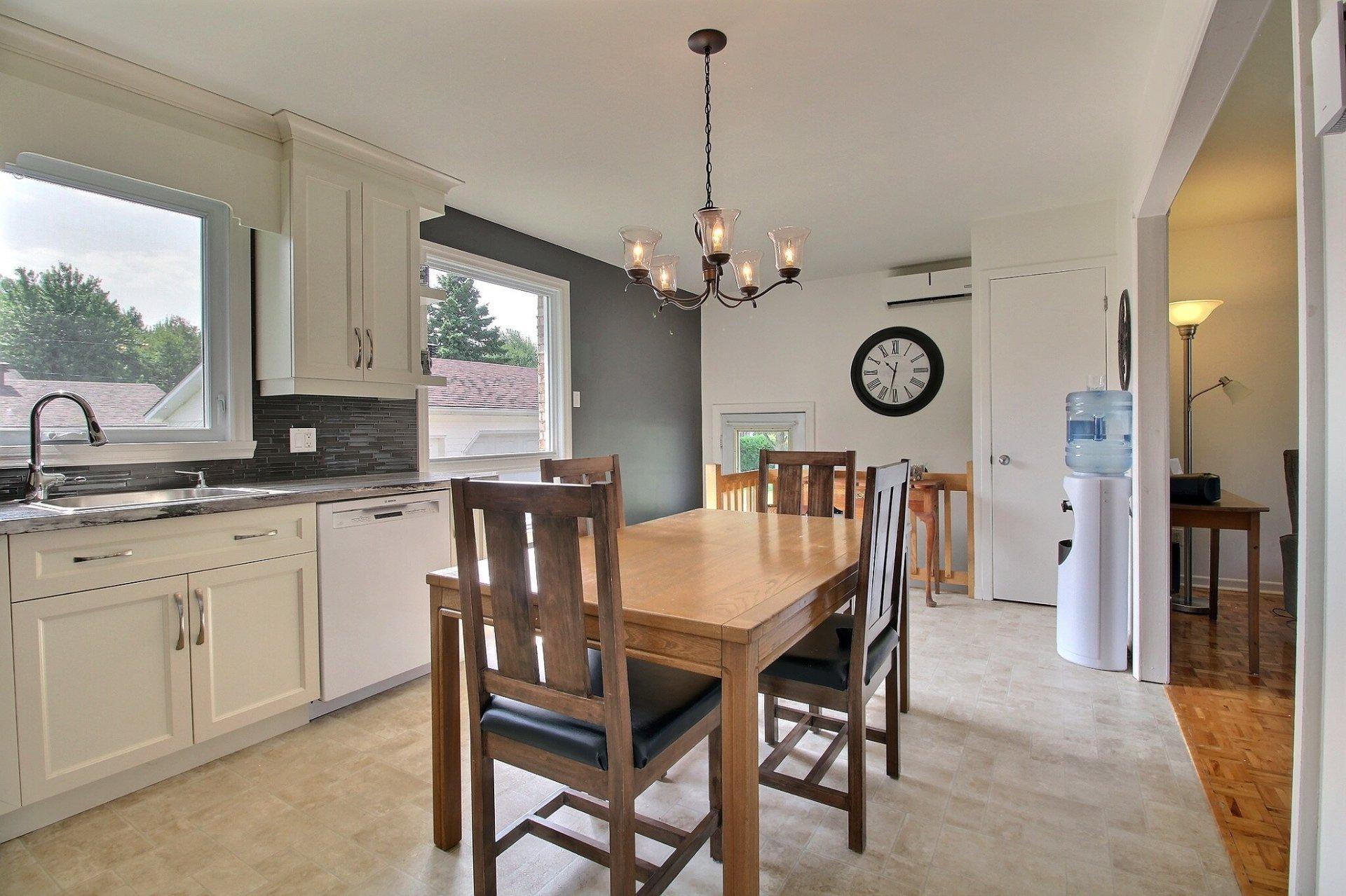 









160


Rue Jean

,
Drummondville,




QC
J2A3K2

