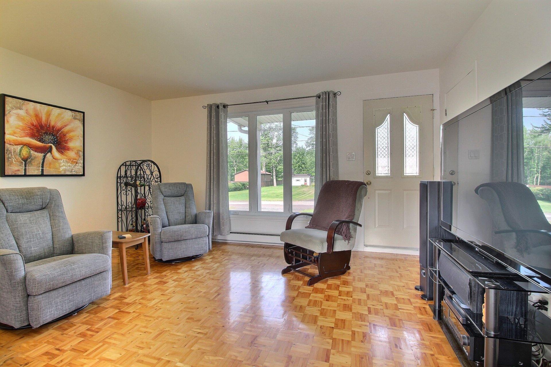 









160


Rue Jean

,
Drummondville,




QC
J2A3K2

