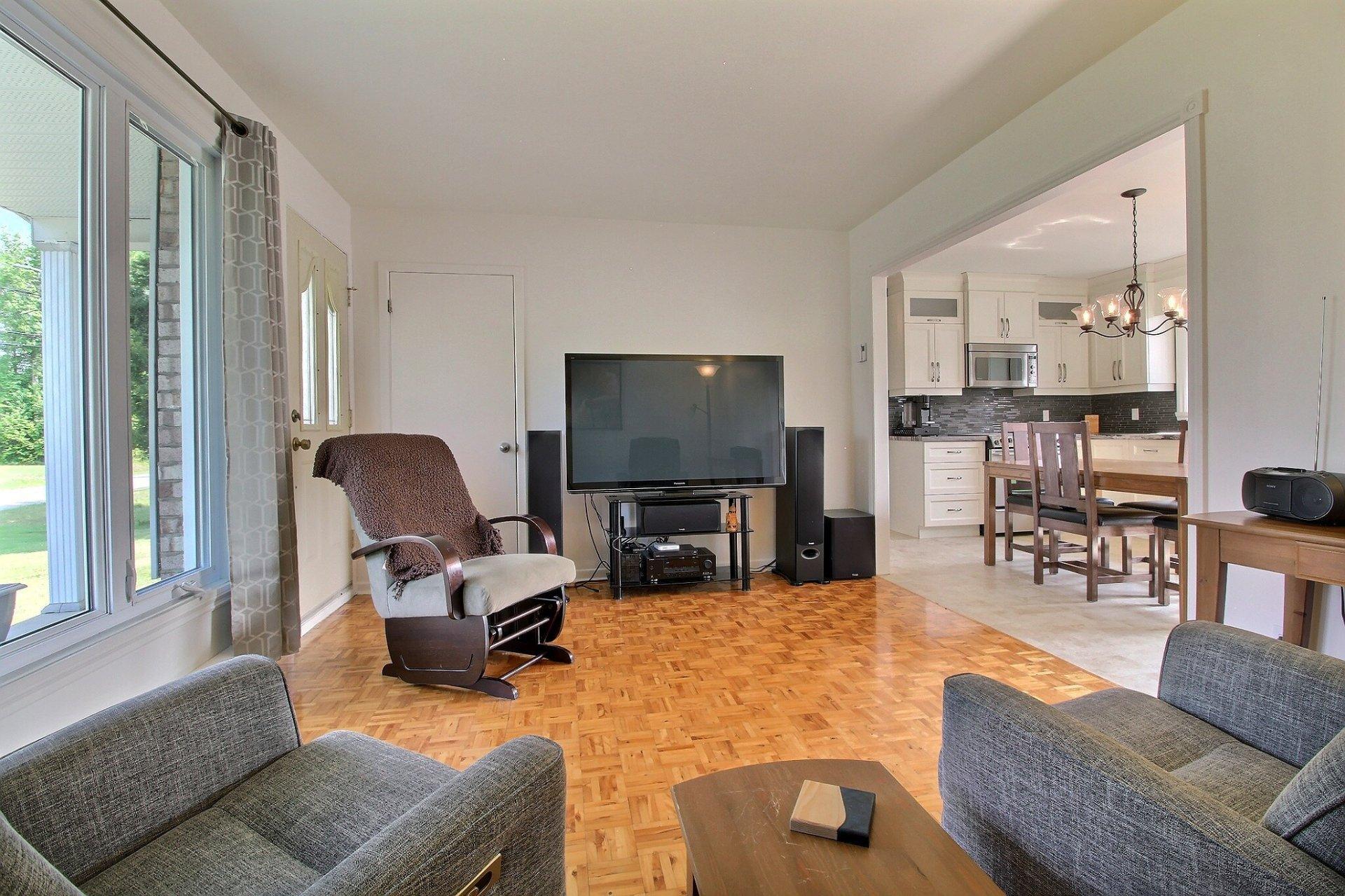 









160


Rue Jean

,
Drummondville,




QC
J2A3K2

