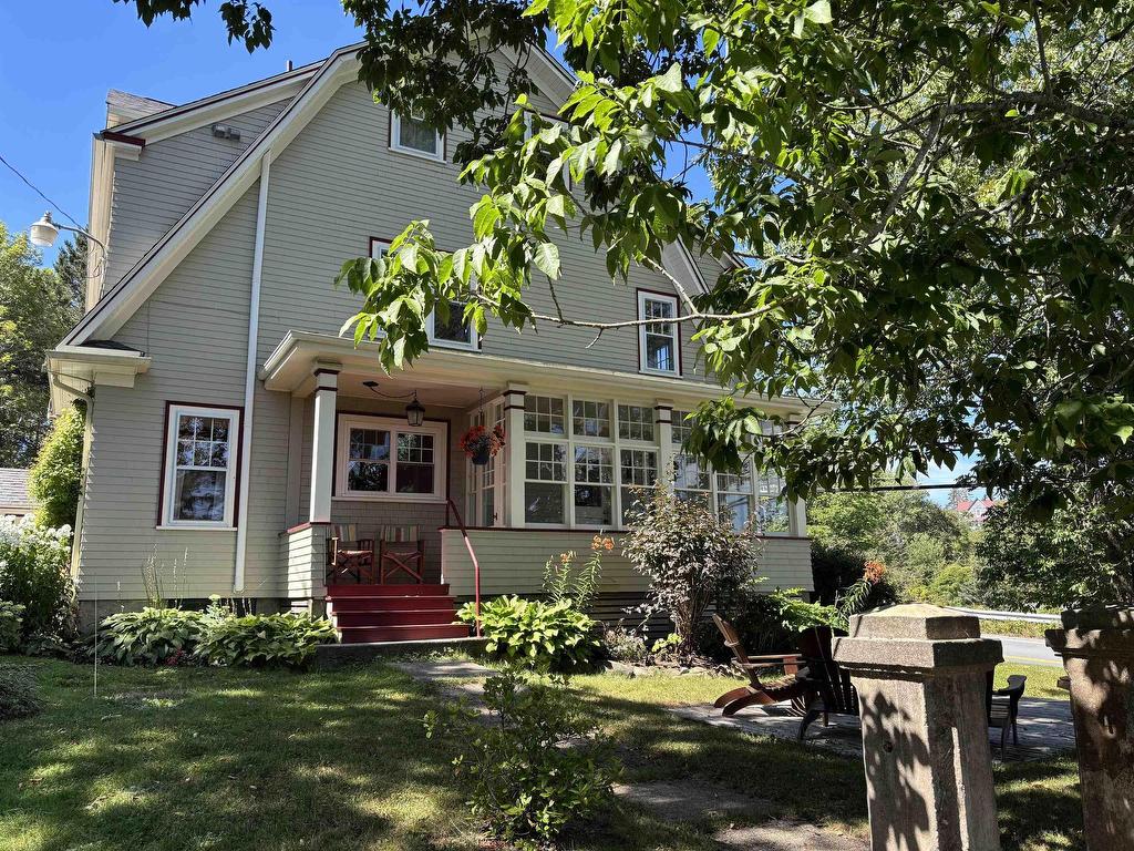 












9957 Peggys Cove Road

,
Hackett's Cove,




NS
B3Z 3J4

