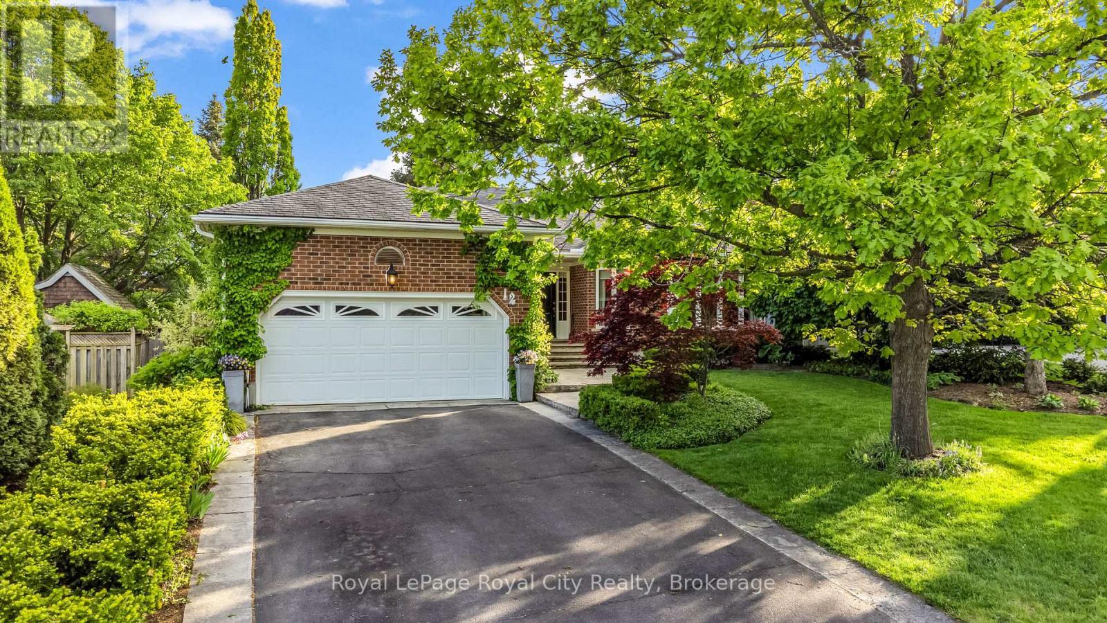 












12 WOOD DUCK COURT

,
Guelph (Kortright Hills),




Ontario
N1C1B1

