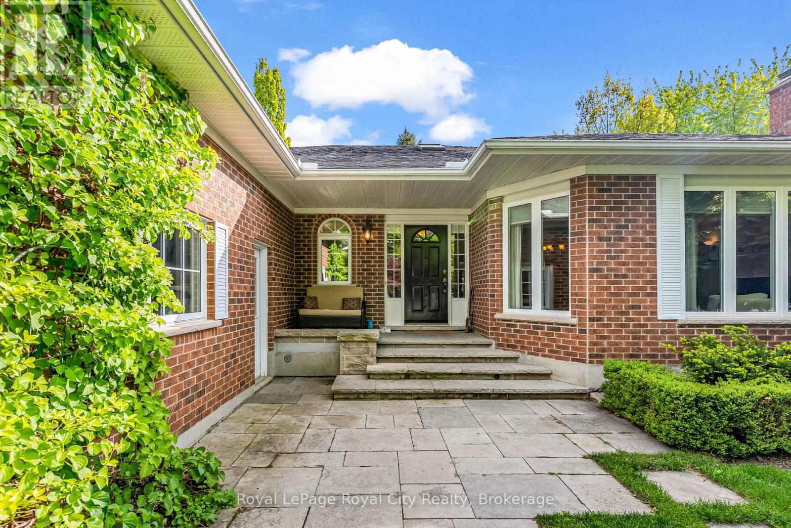 












12 WOOD DUCK COURT

,
Guelph (Kortright Hills),




Ontario
N1C1B1

