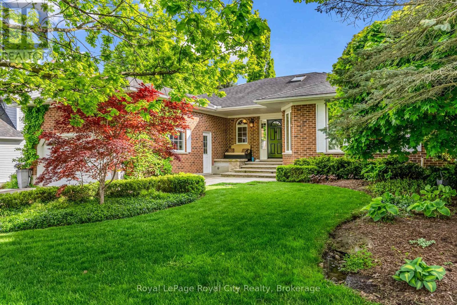 












12 WOOD DUCK COURT

,
Guelph (Kortright Hills),




Ontario
N1C1B1

