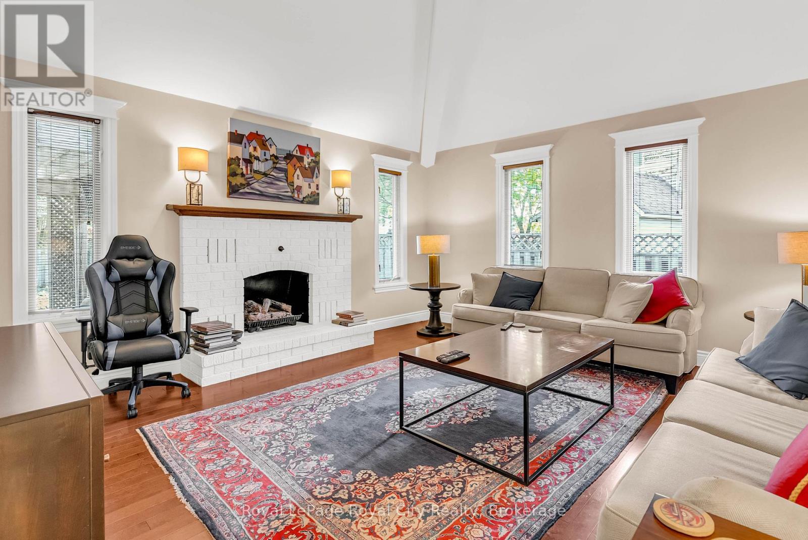 












12 WOOD DUCK COURT

,
Guelph (Kortright Hills),




Ontario
N1C1B1

