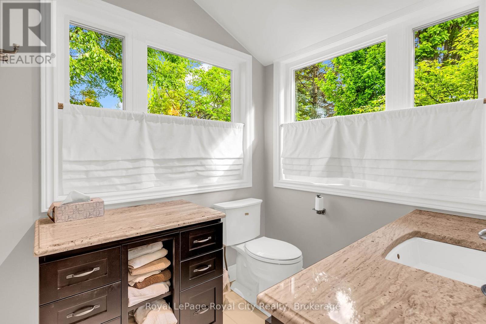 












12 WOOD DUCK COURT

,
Guelph (Kortright Hills),




Ontario
N1C1B1

