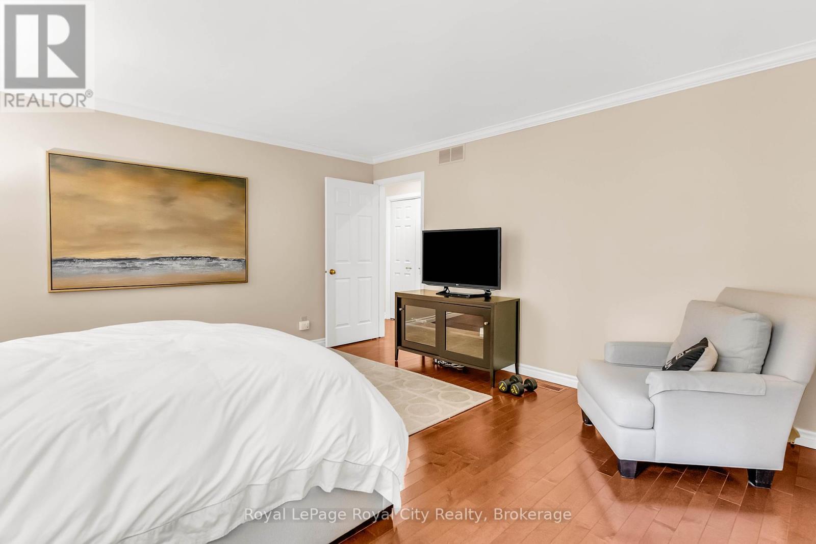 












12 WOOD DUCK COURT

,
Guelph (Kortright Hills),




Ontario
N1C1B1

