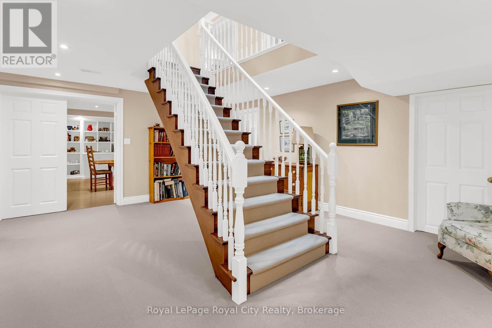 












12 WOOD DUCK COURT

,
Guelph (Kortright Hills),




Ontario
N1C1B1

