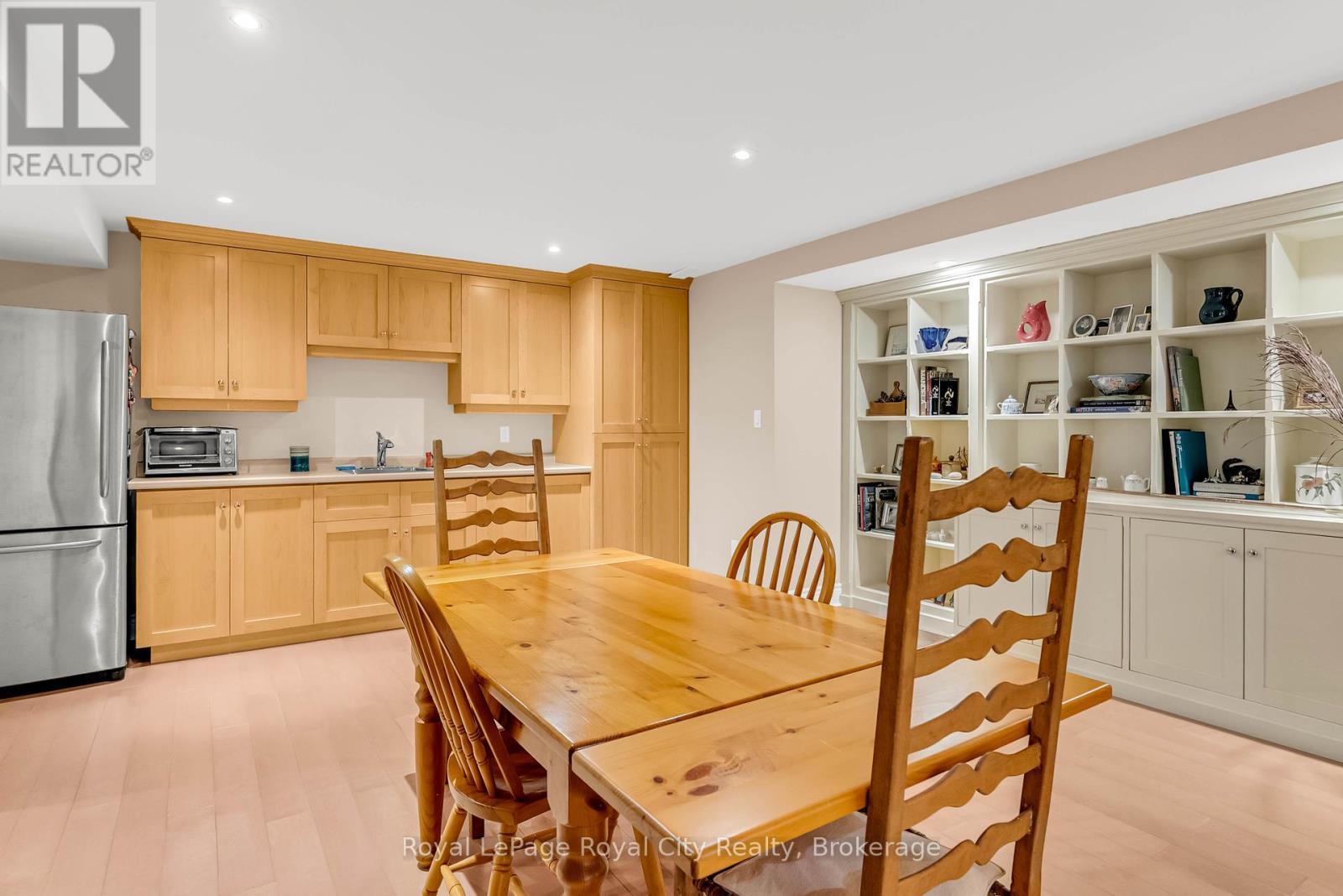 












12 WOOD DUCK COURT

,
Guelph (Kortright Hills),




Ontario
N1C1B1

