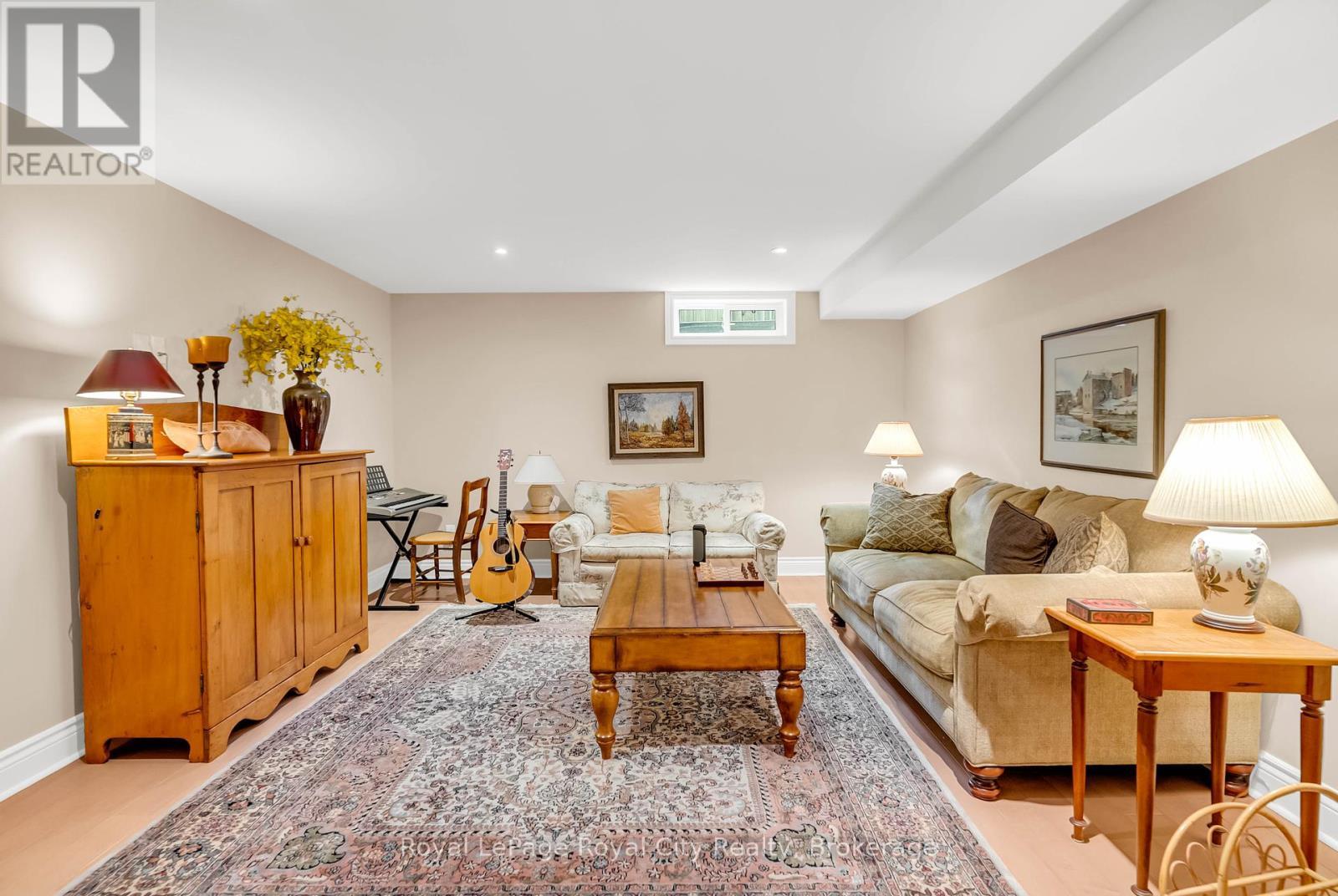 












12 WOOD DUCK COURT

,
Guelph (Kortright Hills),




Ontario
N1C1B1

