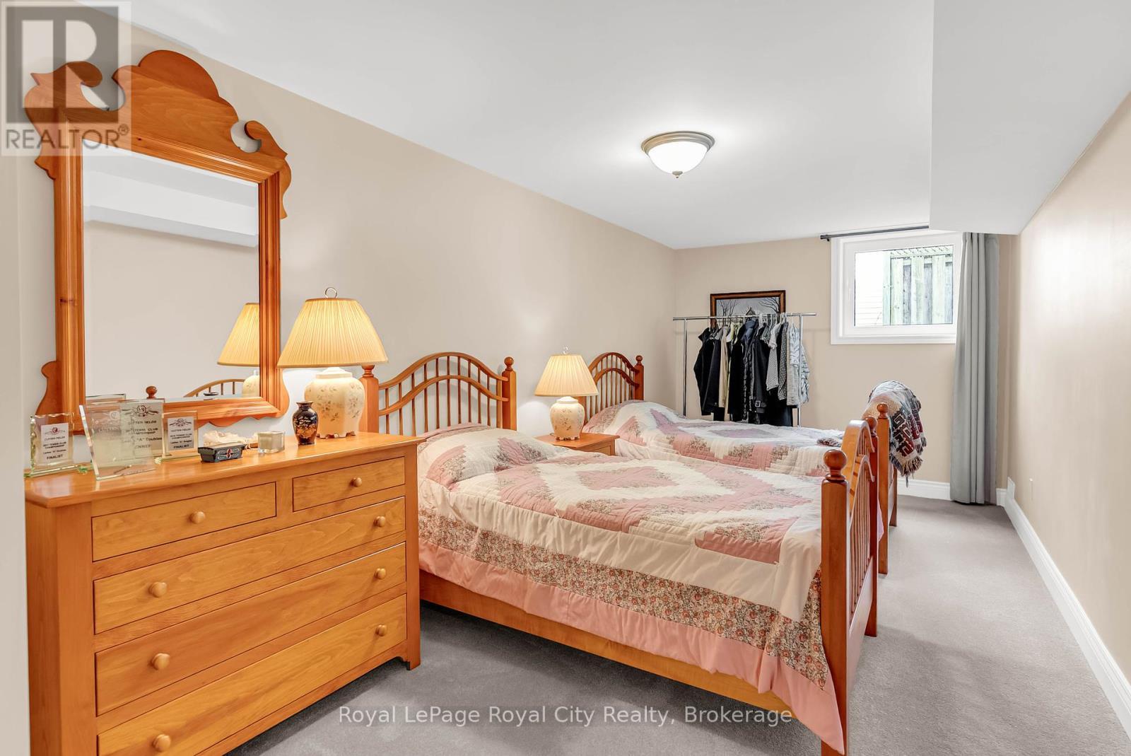 












12 WOOD DUCK COURT

,
Guelph (Kortright Hills),




Ontario
N1C1B1

