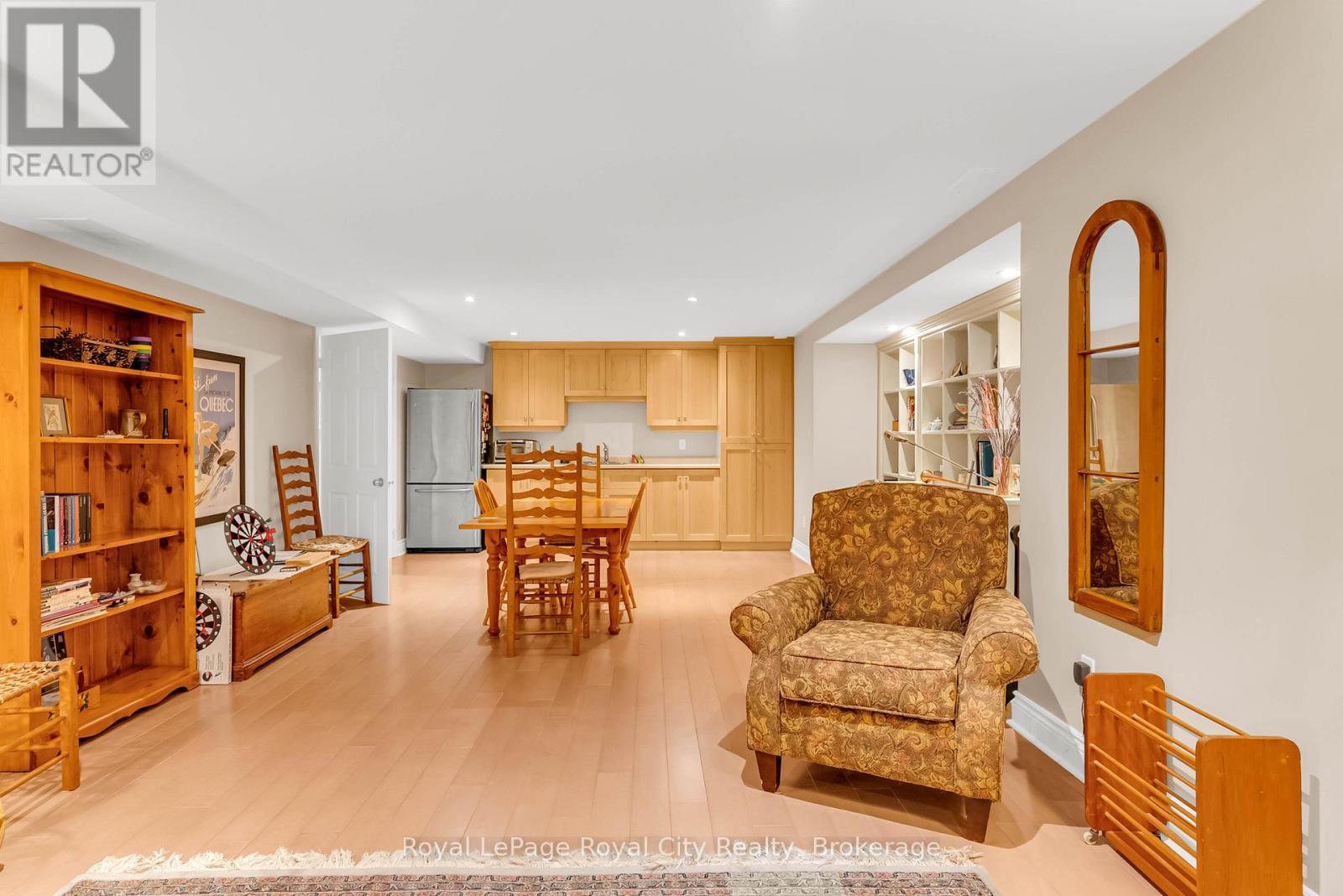 












12 WOOD DUCK COURT

,
Guelph (Kortright Hills),




Ontario
N1C1B1

