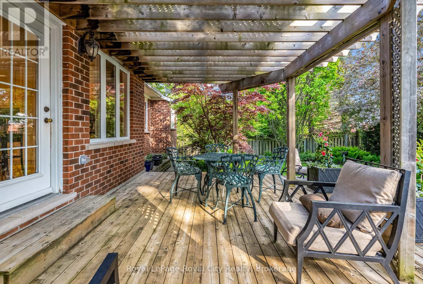 












12 WOOD DUCK COURT

,
Guelph (Kortright Hills),




Ontario
N1C1B1

