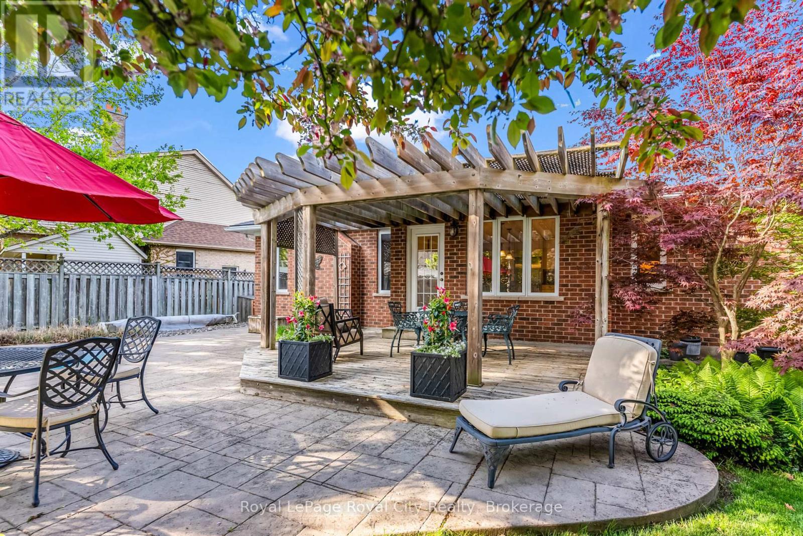 












12 WOOD DUCK COURT

,
Guelph (Kortright Hills),




Ontario
N1C1B1

